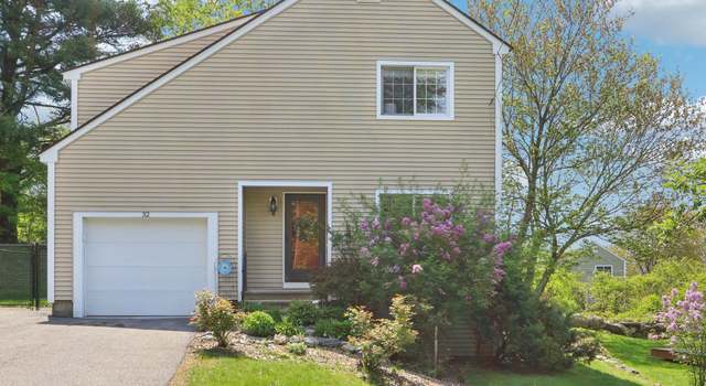 Photo of 32 Doggett Ln, Nashua, NH 03064