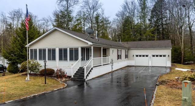 Photo of 44 Blair Dr, Rochester, NH 03868