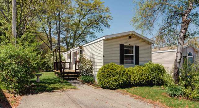 Photo of 6 Village Ln, Hudson, NH 03051