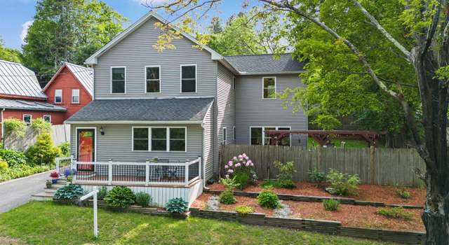 Photo of 417 Locust St, Rollinsford, NH 03869