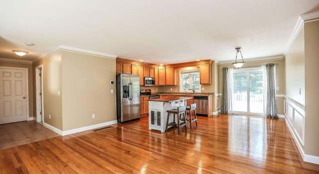 Photo of 5 Snowdrop Ln, Litchfield, NH 03052