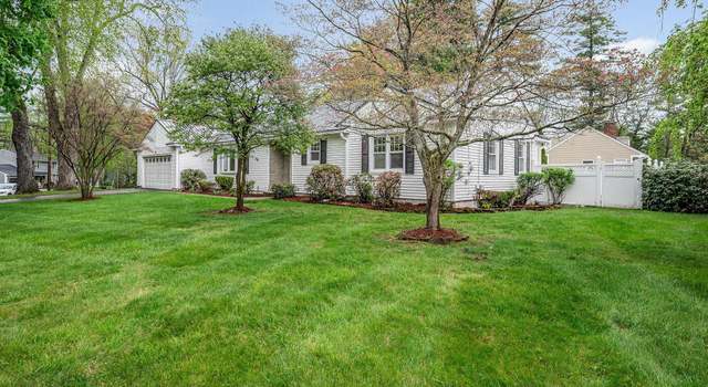 Photo of 2 Sherwood Dr, Nashua, NH 03063
