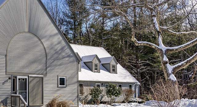 Photo of 75 Glengarry Dr, Stratham, NH 03885