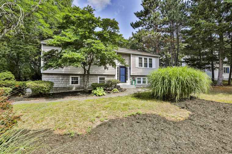 Photo of 574 Oak St Manchester, NH 03104