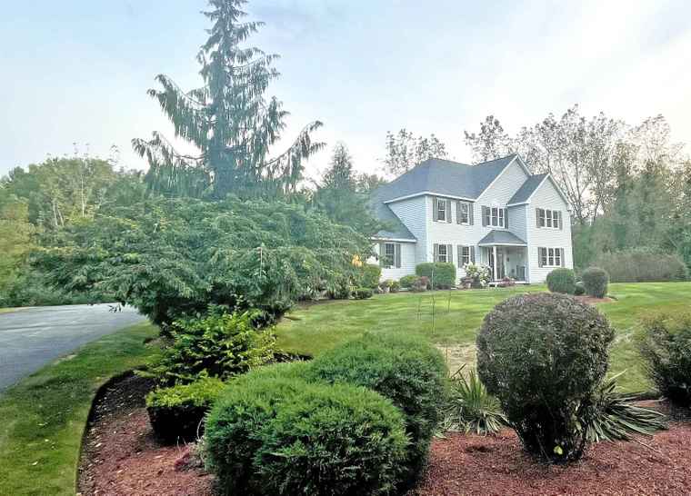 Photo of 63 Ridge Rd Nashua, NH 03062