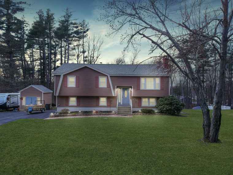 Photo of 5 Claire Ave Derry, NH 03038-4219