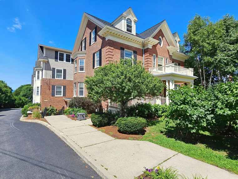 Photo of 81 S Williams St #205 Burlington, VT 05401