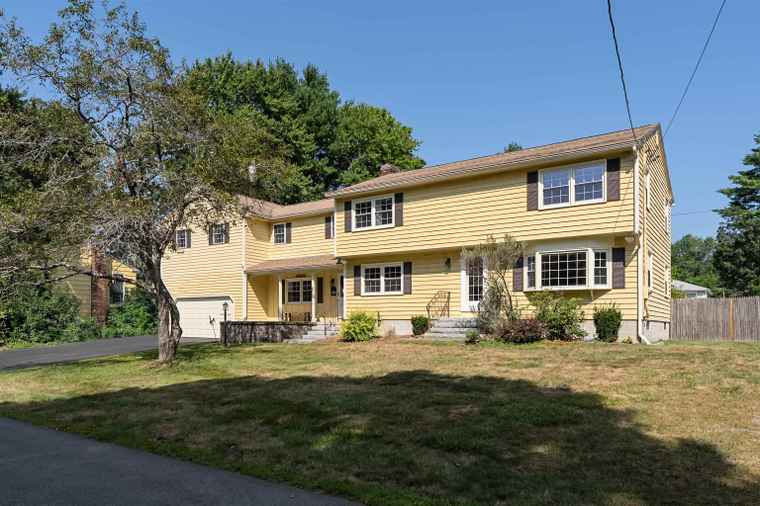 Photo of 21 Garrison Rd Salem, NH 03079