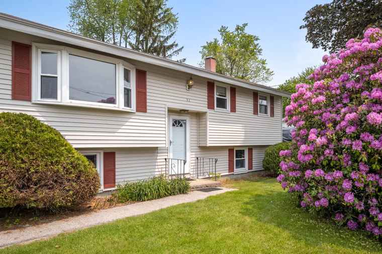 Photo of 31 Pelham St Nashua, NH 03060