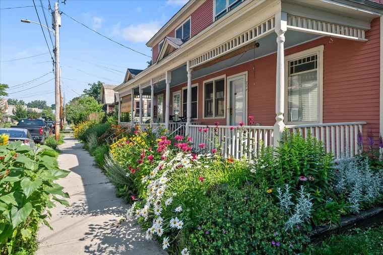 Photo of 72 Lakeview Ter Unit D Burlington, VT 05401