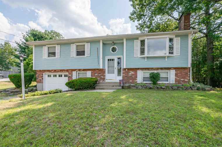 Photo of 36 Nightingale Rd Nashua, NH 03062