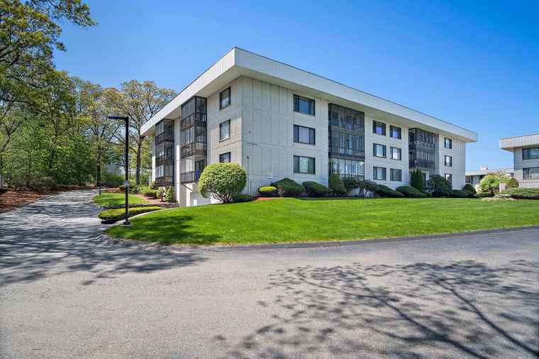 Photo of 39 Spit Brook Rd #46 Nashua, NH 03060