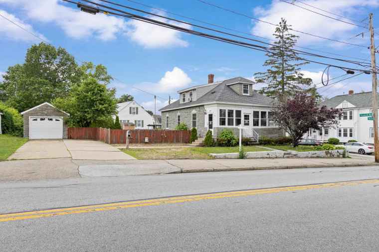 Photo of 793 S Beech St Manchester, NH 03104