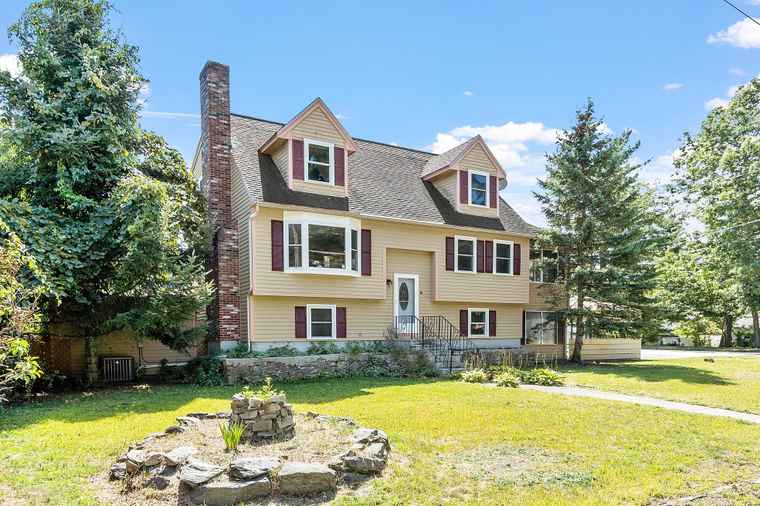 Photo of 33 Thornton Rd Nashua, NH 03063