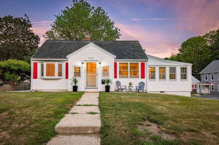 Photo of 1438 Islington St Portsmouth, NH 03801
