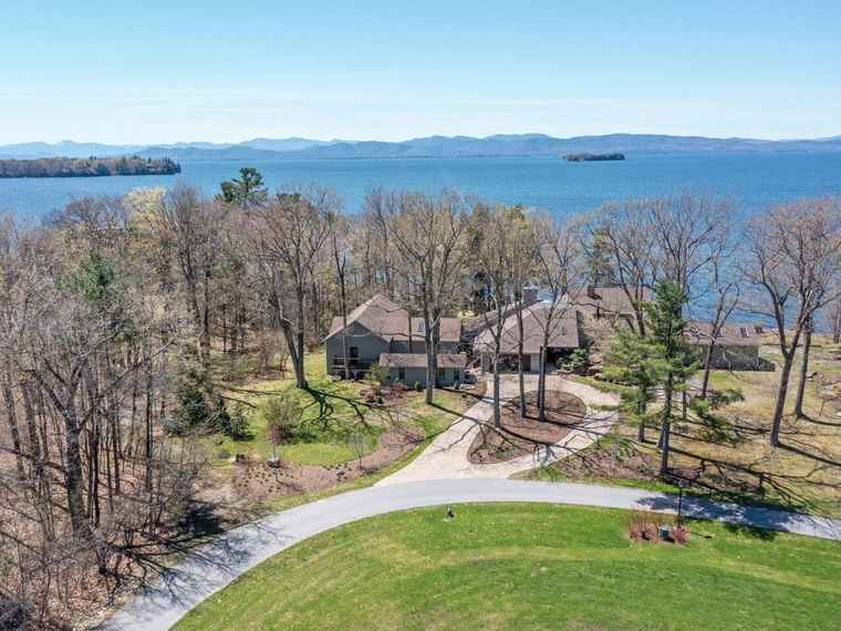 Photo of 25 Oakledge Dr Burlington, VT 05401