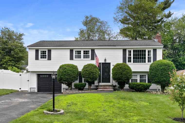 Photo of 32 Ashwood Ave Salem, NH 03079