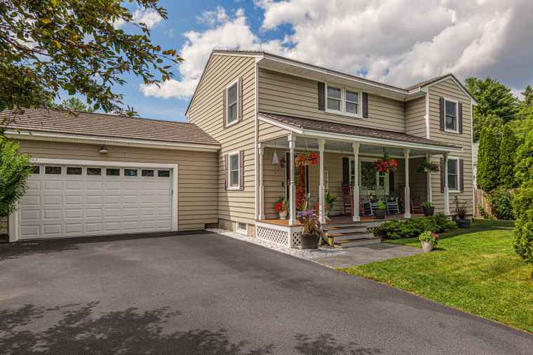 Photo of 169 E Dunstable Rd Nashua, NH 03062-2334