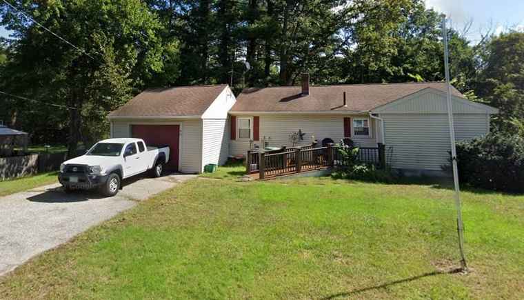 Photo of 28 Countryside Dr Nashua, NH 03062