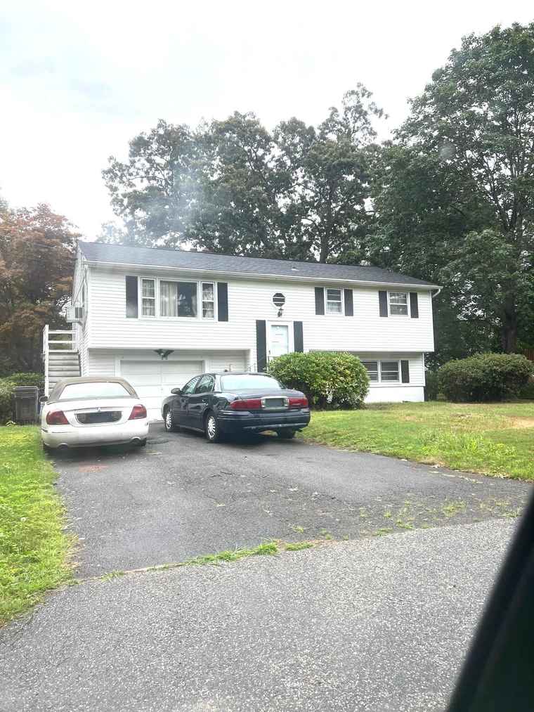 Photo of 20 Williams St Salem, NH 03079