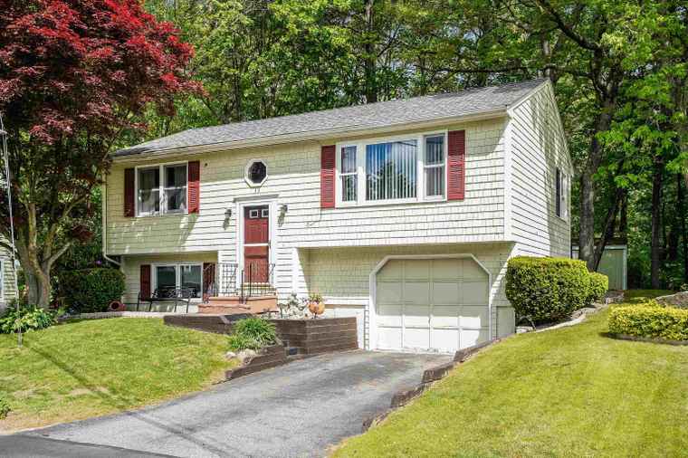 Photo of 33 Carlene Dr Nashua, NH 03062