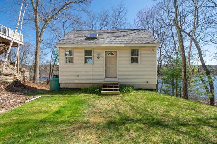 Photo of 36 Brewster Rd Londonderry, NH 03038