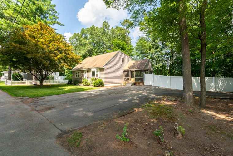 Photo of 22 Burnham Ave Nashua, NH 03064