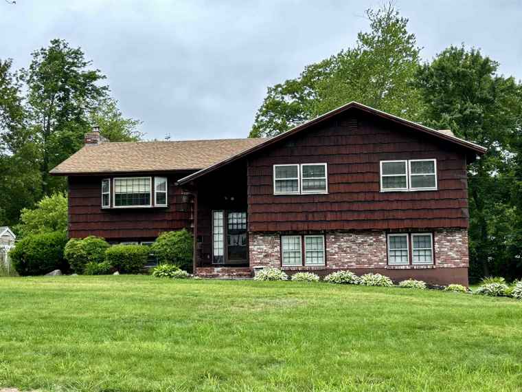 Photo of 46 Marianna Rd Salem, NH 03079