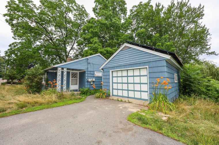 Photo of 755 Mammoth Rd Manchester, NH 03104
