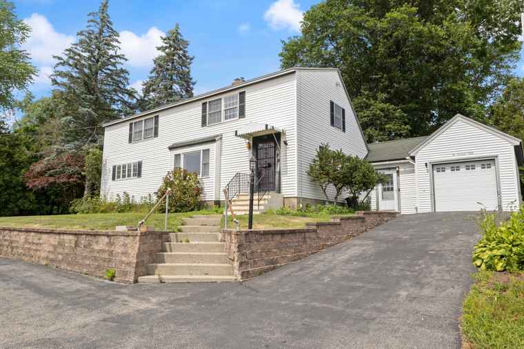 Photo of 260 Meadow Rd Portsmouth, NH 03801