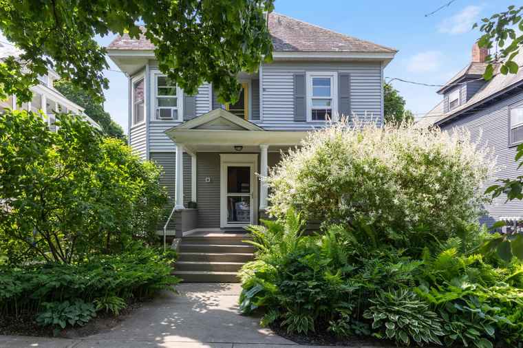 Photo of 107 Loomis St Burlington, VT 05401