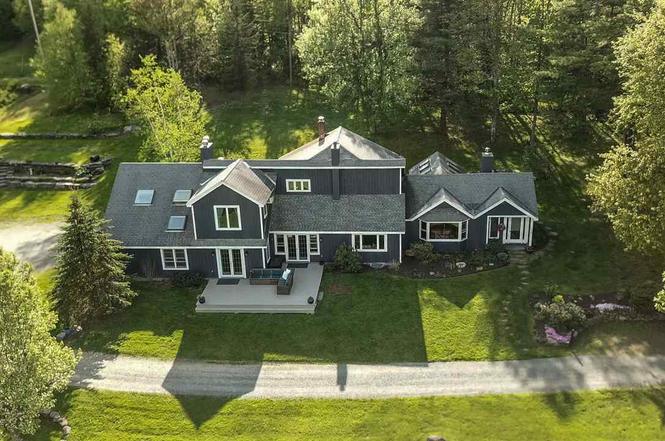 m*い様 house on the hill m*い様 house on the hill Mansion on the Hill (2025) - All