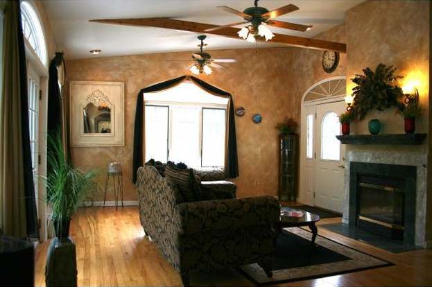 150 Lindstrom Ln Manchester Nh 03104 3 Beds 1 75 Baths