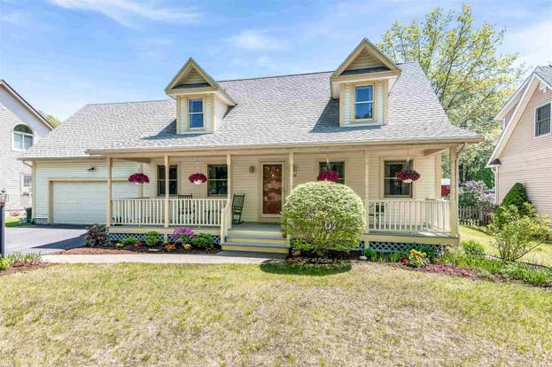 Not Too Big Not Too Small This Condo Is Just Right Condo Btv Realestate Vermont House Styles Sliding Glass Door Condo