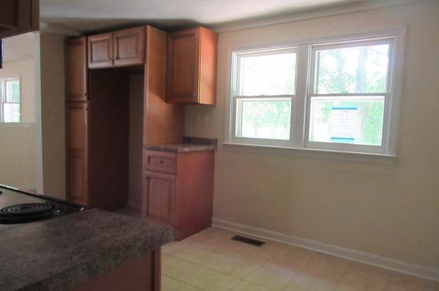 179 Robinson Rd Hudson Nh 03051 2 Beds 1 5 Baths