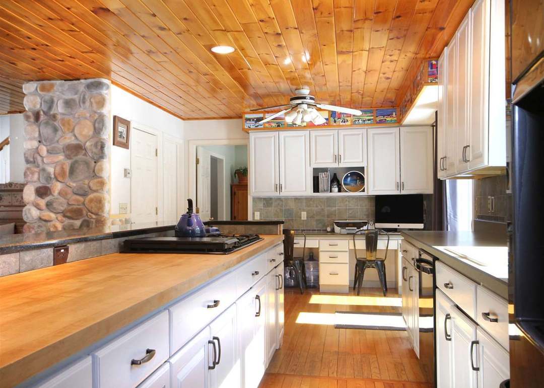 111 Oak Dr, Middlebury, VT 05753