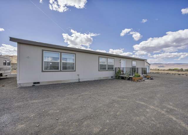 Property at 5405 White Oak Dr, Silver Springs, NV 89429, 3 beds, 2 baths