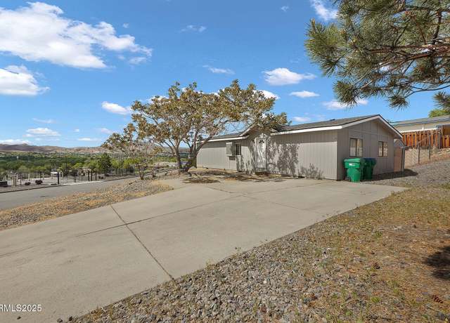 Property at 520 Wall Canyon Dr, Sun Valley, NV 89433, 3 beds, 2 baths