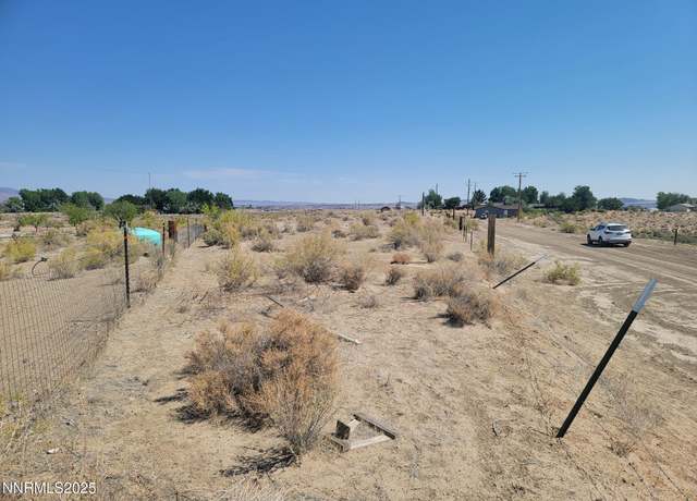 Property at 8935 Cougar Cir, Silver Springs, NV 89429