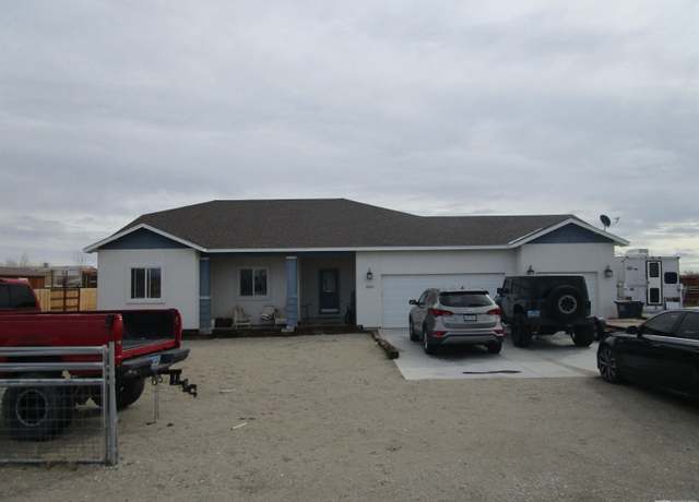 Property at 1422 Skyridge Dr, Fallon, NV 89406, 3 beds, 2.5 baths