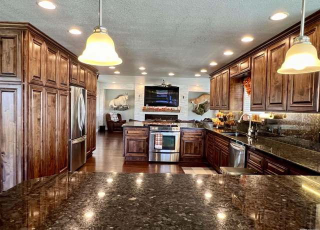 Property at 310 N Mountain View St, Yerington, NV 89447, 3 beds, 2 baths