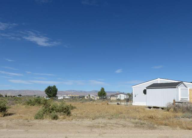 Property at 15 Ny Jo St, Yerington, NV 89447, 3 beds, 2 baths