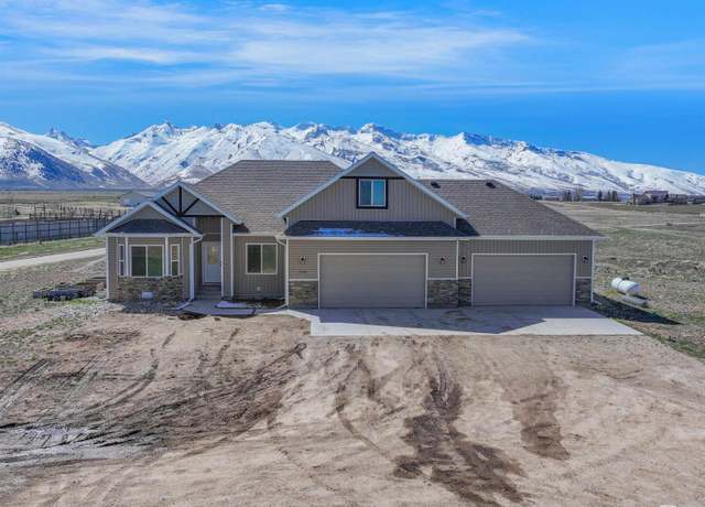 Property at 2165 Hog Tommy Rd, Spring Creek, NV 89815, 5 beds, 4 baths