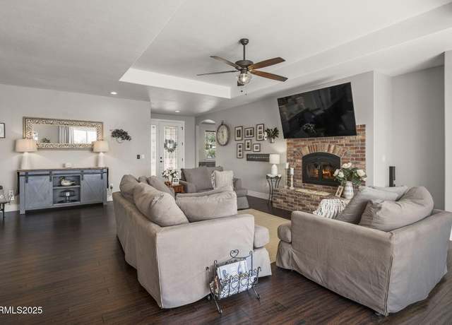 Property at 390 Angelina Cir, Smith Valley, NV 89444, 4 beds, 3 baths