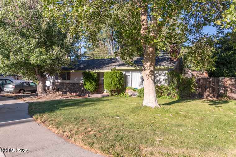 Photo of 810 Lahontan Way Reno, NV 89509