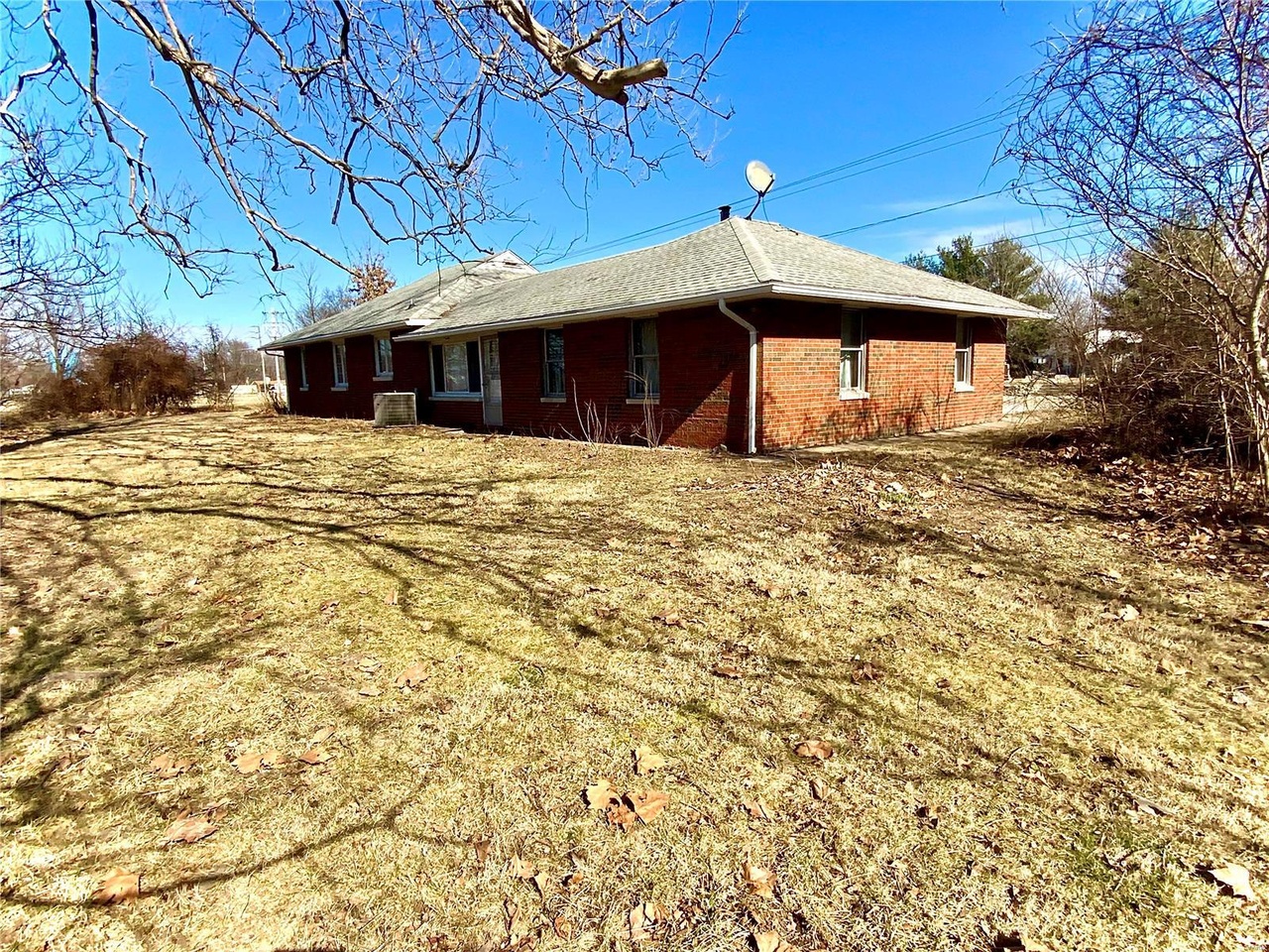 7032 Humbert Rd, Godfrey, IL 62035 MLS 23070110 Redfin