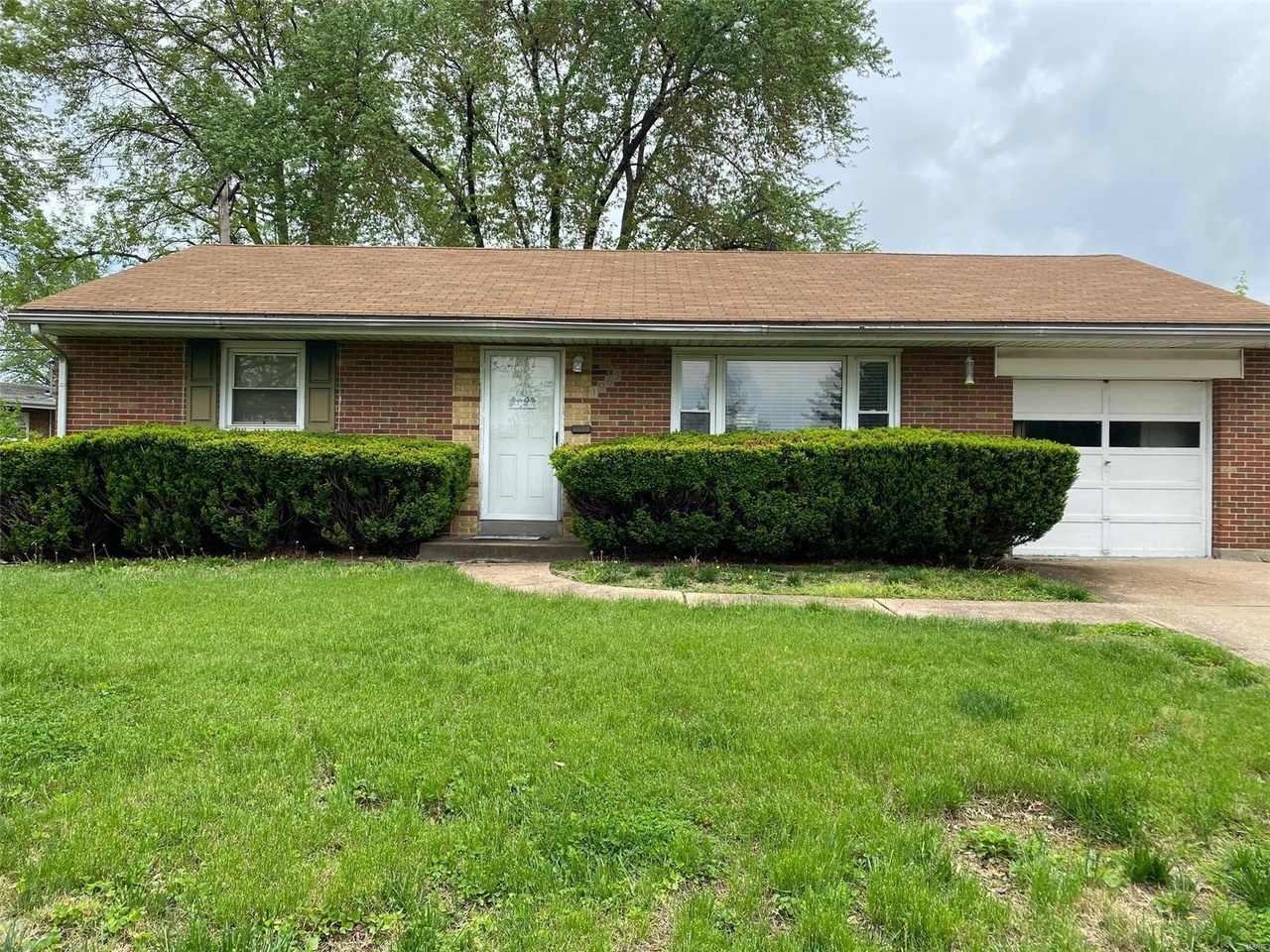1965 Saint Catherine St, Florissant, MO 63033 | MLS ...