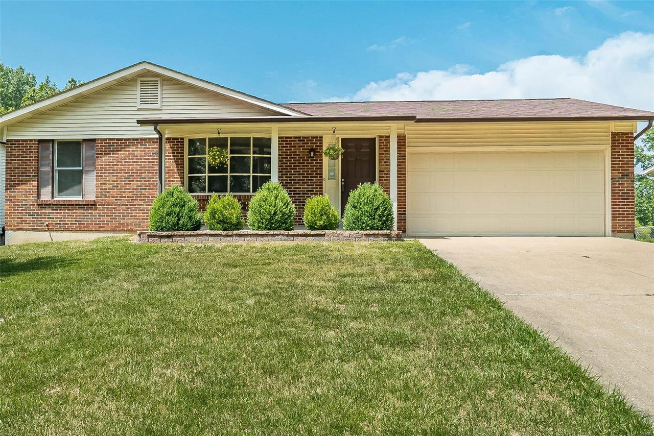 38 Sunny View Dr, St Peters, MO 63376 | MLS# 23034313 | Redfin