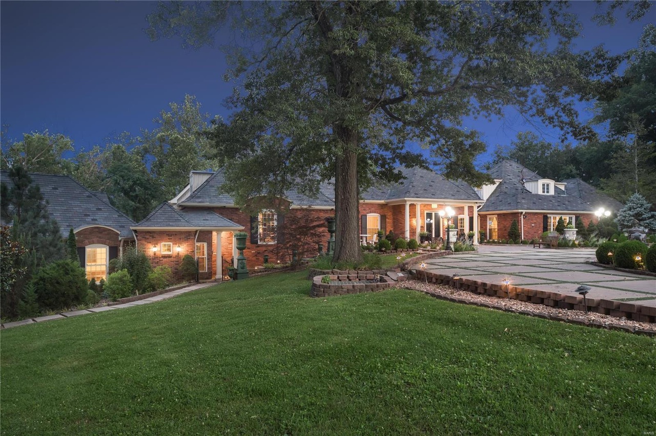 9801 Log Cabin Ct, Ladue, MO 63124 | MLS# 20041405 | Redfin