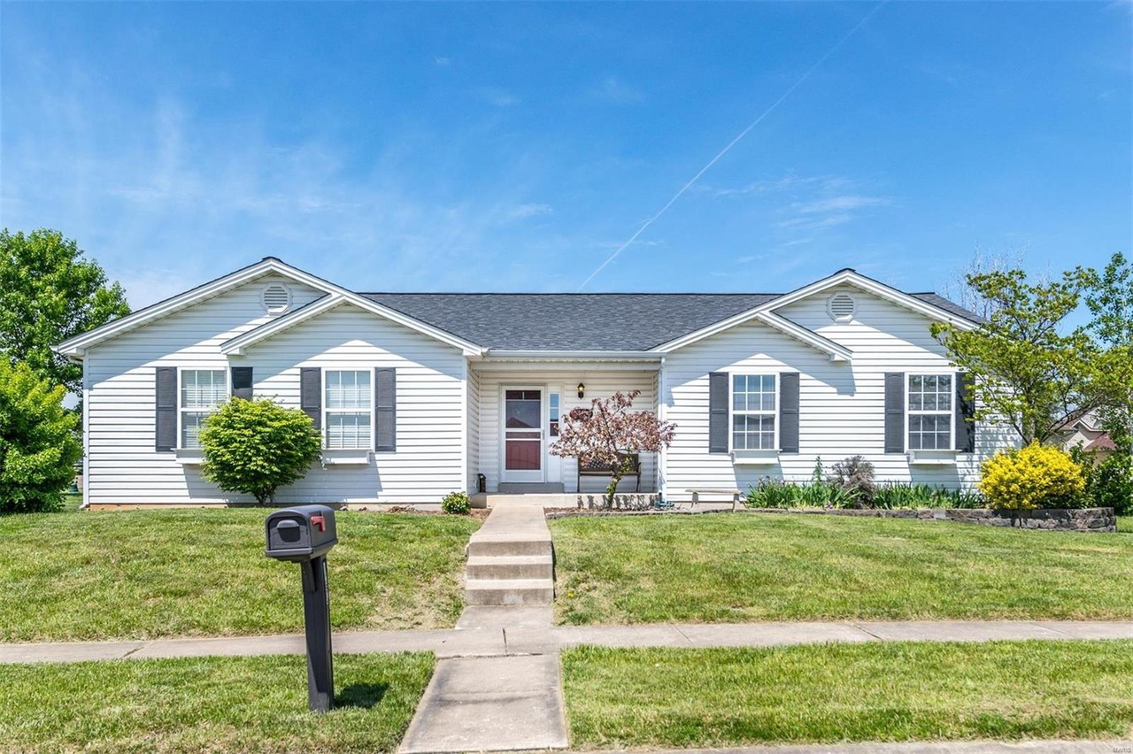 1355 Washingtons Crossing Dr, O'Fallon, MO 63366 | MLS# 21032451 | Redfin